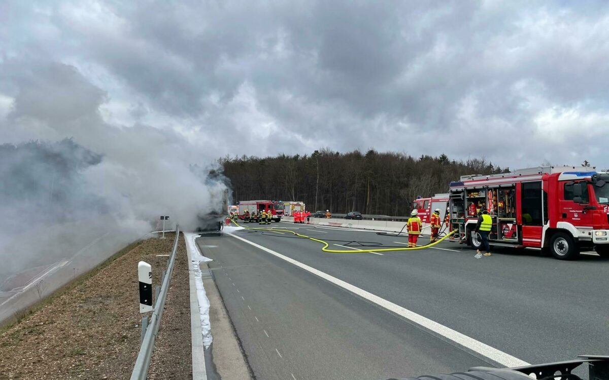 Unfall und Rauch auf der Autobahn Unfall und Rauch auf der Autobahn